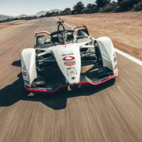 This is the new Porsche 99X Electric racer which will compete in 2019-2020 Formule E season