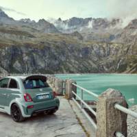 Abarth 695 70th Anniversario has 180 HP and manually adjustable spoiler