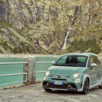 Abarth 695 70th Anniversario has 180 HP and manually adjustable spoiler
