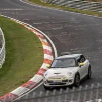 Mini Cooper SE lapped the Nurburgring without braking