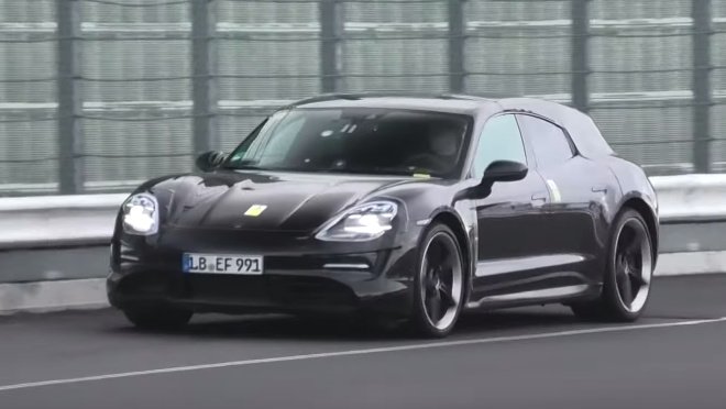 Spy-video. Porsche Taycan Cross Turismo caught around the Nurburgring