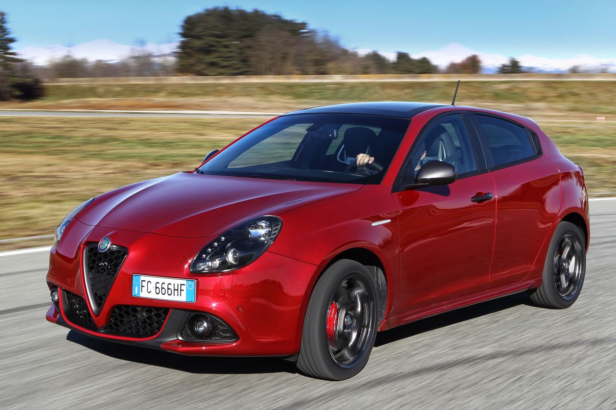 https://www.carsession.com/wp-content/uploads/2020/04/alfa-romeo-giulietta_3401_8.jpg