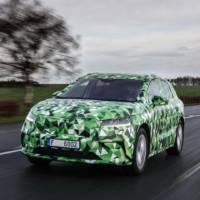 Skoda Enyaq iV: first pictures with the prototype of the upcoming electric SUV