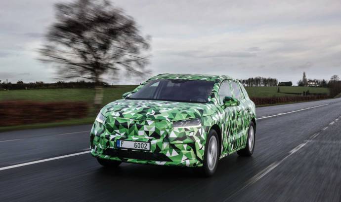 Skoda Enyaq iV: first pictures with the prototype of the upcoming electric SUV